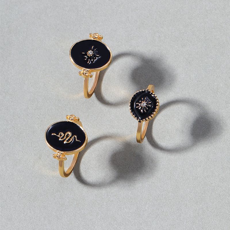 Anello da donna in stile minimalista francese con disco rotondo intarsiato di diamanti, stella e sole, a forma di serpente, placcato in oro_voghion.com