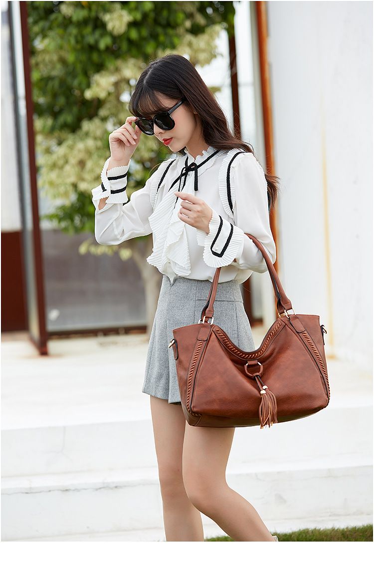 Vintage tas met kwastjes schoudertas emmer tas_voghion.com