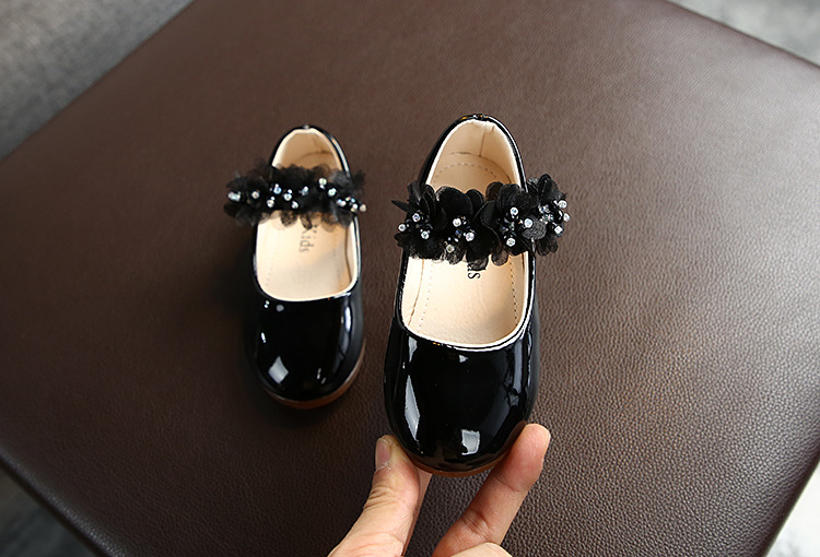 Nuove scarpe singole piccole in pizzo con strass per ragazze di colore solido, scarpe basse per bambini, versione coreana di scarpe piccole in pelle lucida_voghion.com