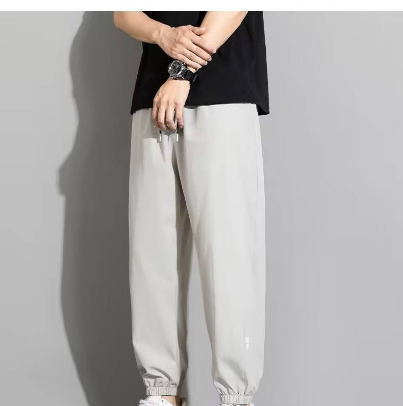 Pantalon d'été en soie glacée pour homme - Ultra-fin, extensible, à séchage rapide et respirant, coupe slim avec poignets élastiques (noir/gris/beige)_voghion.com