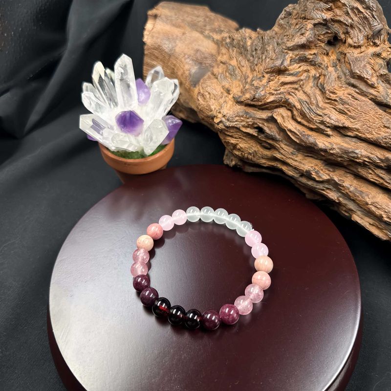Natural Gemstone Love Bracelet – Garnet, Strawberry Crystal & Red Wood Grain Healing Jewelry, Adjustable Elastic String_voghion.com