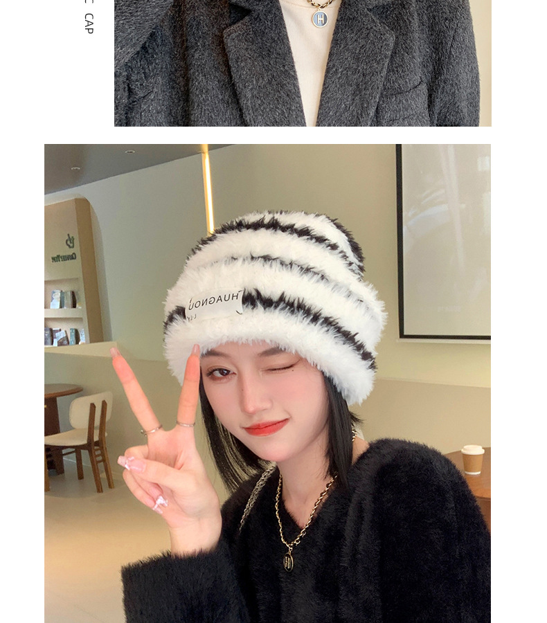 8312 Berretto di protezione per le orecchie caldo in lana lavorata a maglia in peluche a righe invernali da donna. Cappello impilato versatile e alla moda_voghion.com