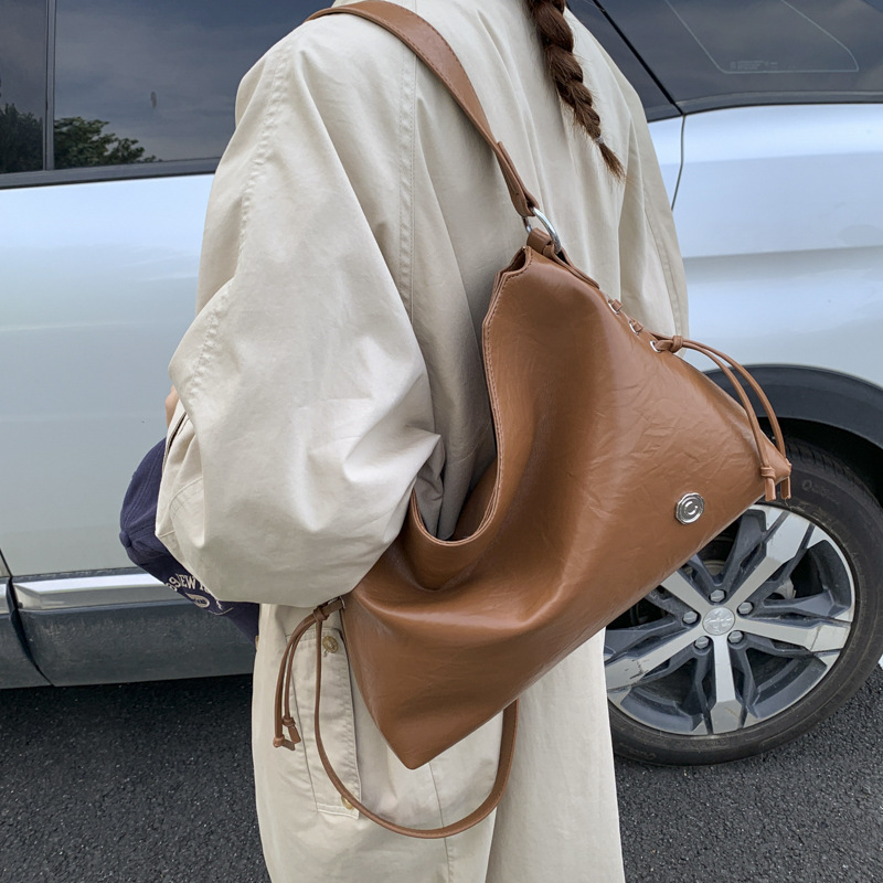 Trendy And Fashionable Large-capacity Casual Women's Commuting Tote Bag With Shoulder Strap And Cross-body Carrying Options._voghion.com