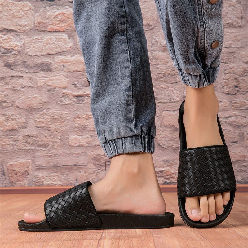 Pantofole da uomo estive di qualità imbattibile, nuove e di stile, alla moda e minimaliste, per l'uso esterno. Suola spessa antiscivolo per sport all'aria aperta e_voghion.com
