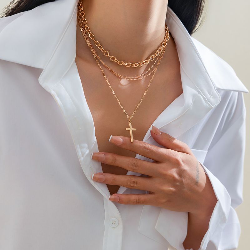 Collana con ciondolo a croce in metallo minimalista con stile Ins, versatile, catena multistrato, catena a clavicola sovrapposta per donna_voghion.com