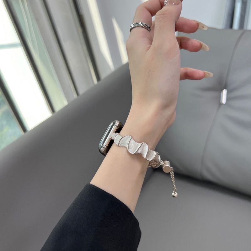 Robustes Feinmetallarmband mit elegantem Wellendesign für Ihre Uhr_voghion.com