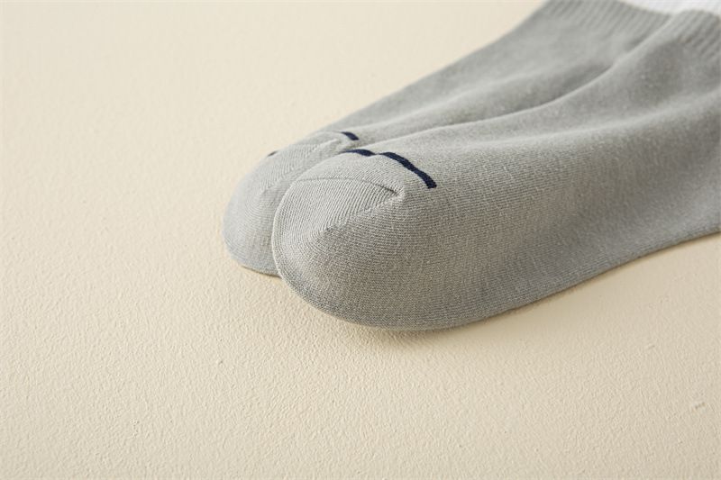 Vidēja garuma zeķes Vīriešu rudens un ziemas kokvilnas zeķes Studentu zilas bumbu sporta zeķes Garas, svītrainas, platas, vienkāršas, modernas, kontrastējošas krāsas_voghion.com