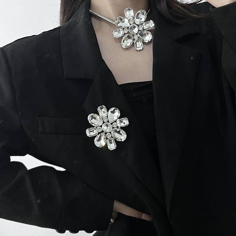 New Exaggerated Oversized Crystal Flower Collar With Retro Temperament High-end Personalized Collar Choker Chain For Women Lady_voghion.com