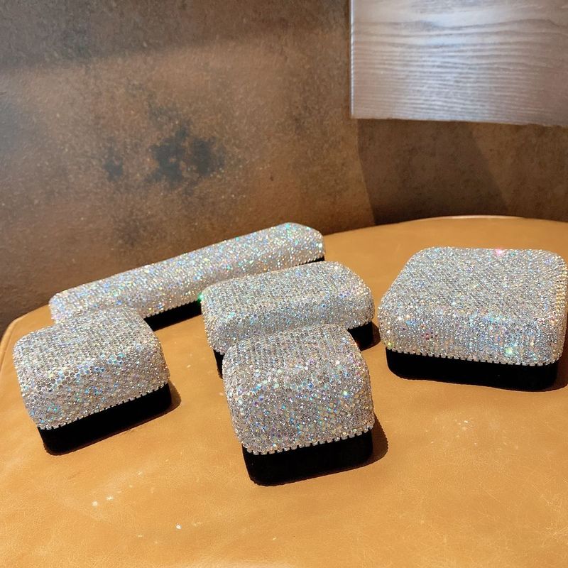 Schlanke, mit Samt ausgekleidete Halsketten- und Anhängerbox – Staubdichter Schmuck-Organizer für empfindliche Ketten (elegantes minimalistisches Design, reisefreundliche Aufbewahrung)_voghion.com