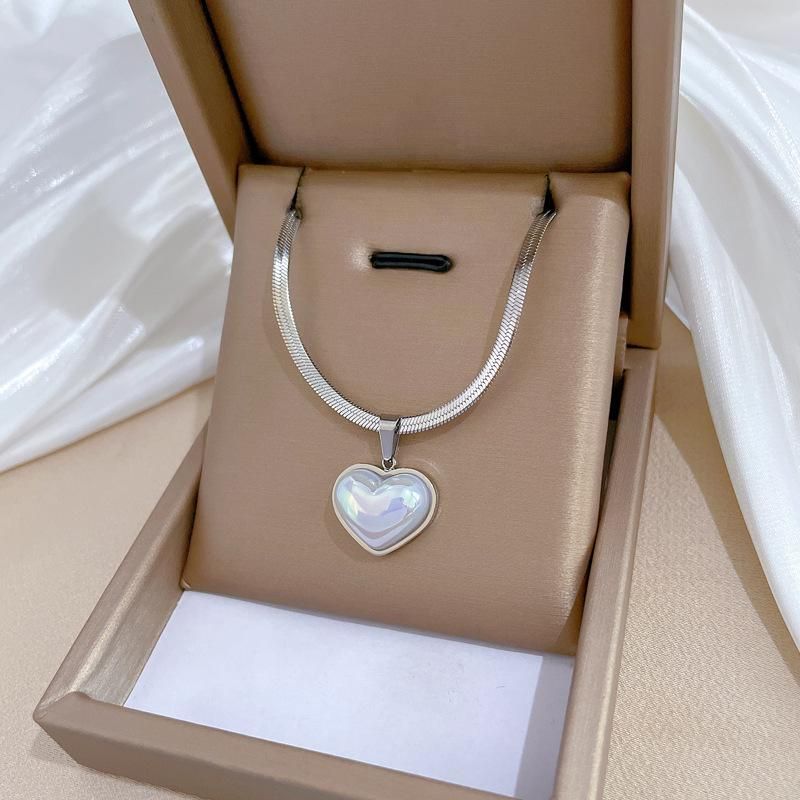 Collana con ciondolo a forma di cuore di perle di lusso, elegante, semplice e popolare, per donne e ragazze, bianca, per gioielli di coppia._voghion.com
