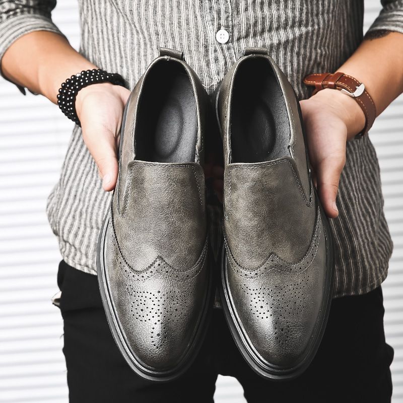 2025 Veelzijdige, ademende, gesneden heren formele brogue Koreaanse stijl trendy zakelijke leren schoenen voor heren_voghion.com