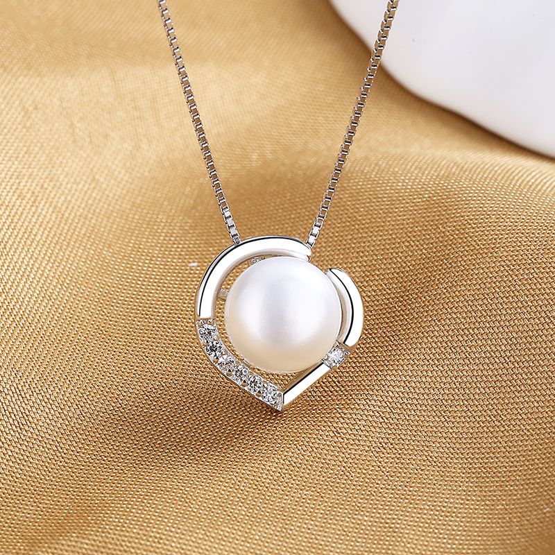 Elegant Pearl Necklace For Women With Heart Pendant_voghion.com