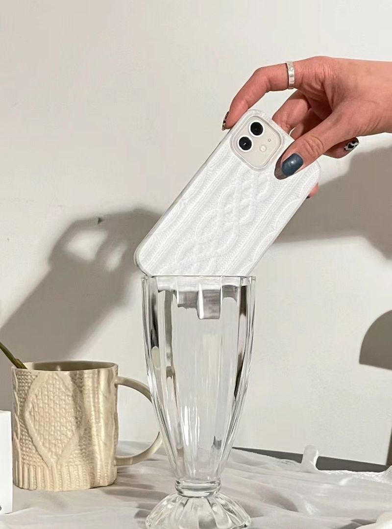 The Blogger Arin Has The Same Apple 16 Phone Case For IPhone 15/14, Film 13/12, And Promax Hard._voghion.com