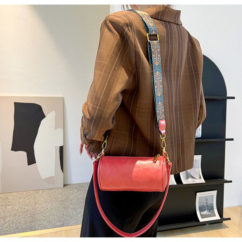 Underarm 2024 new niche women's Japanese and Korean fashion shoulder crossbody Pillow Mini small bag Cylinder_voghion.com