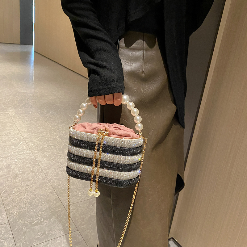 Veeteemant Särav Pärl Käeshoitav Väike Kotike Kerge Luksuslik Linnupuuri Köögiviljakorv Bankett Koti Veeämber Crossbody Ühe Õlaga Kuulsus_voghion.com