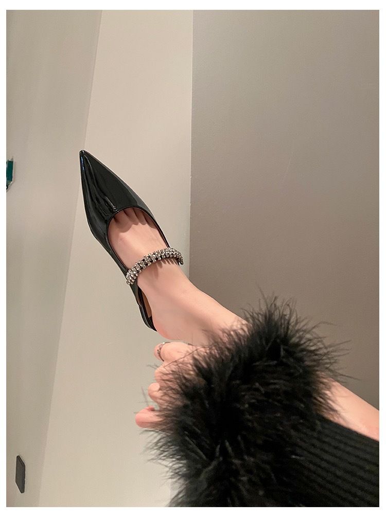 Nuovi sandali estivi in pelle laccata con diamanti per donna con tacchi alti e sottili a punta, fascia per capelli, fondo piatto e_voghion.com