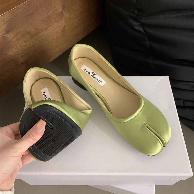 Gentle Chinese Style Women's 2025 New Thick Heel Soft Sole Satin Split Toe Pig's Hoof Shoes Loafers_voghion.com