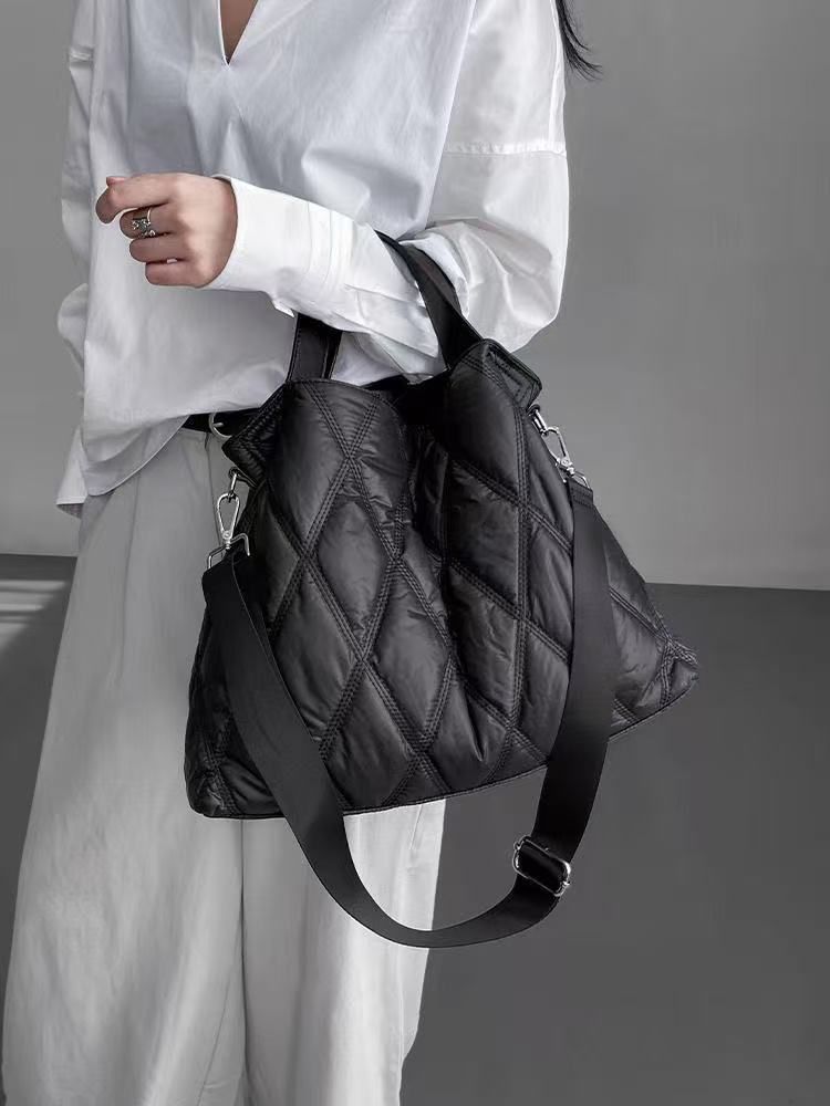 Borsa a mano imbottita in piuma, semplice, tinta unita, in cotone, da donna, modello Dia Space 2025_voghion.com