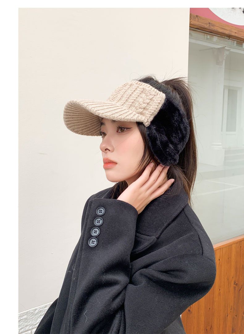 Berretto lavorato a maglia aperto - Cappello invernale da donna con foro per la coda di cavallo e paraorecchie (alla moda e caldo)_voghion.com