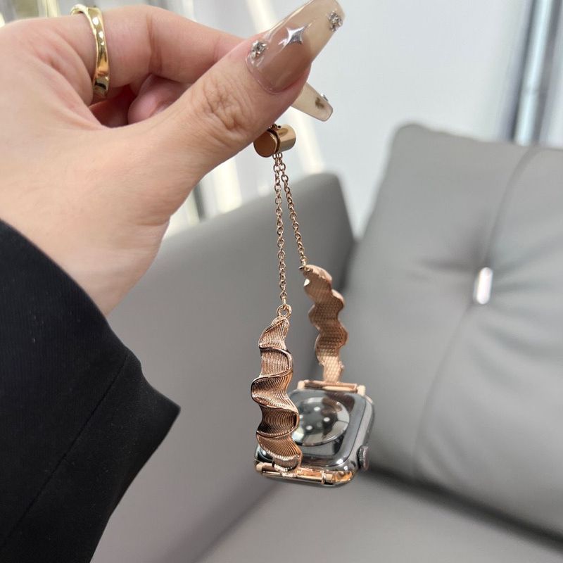 Robustes Feinmetallarmband mit elegantem Wellendesign für Ihre Uhr_voghion.com