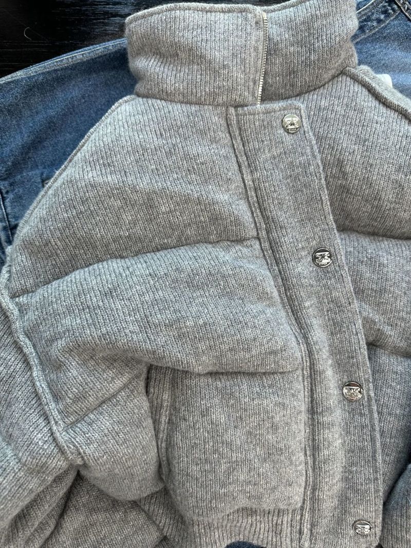 Korte gewatteerde jas voor dames - Wintergrijze fleecejas, opstaande kraag, slanke pasvorm met prinsessenmouwen_voghion.com