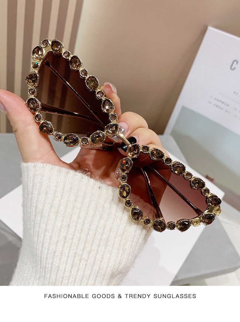 Moud KAMMPT Damen Cat Eye Sonnebrëller mat Strasssteng 2024 Nei Stilvoll Gradient Spigel Outdoor Sonnebrëller Trendy Markendesign Sonn_voghion.com