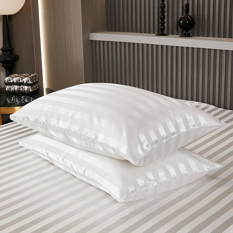 Satin-Kissenbezug mit Streifen – Kunstseide, knitterfrei und atmungsaktiv (51 x 75 cm / 51 x 102 cm, College-Stil, 5 Farben)_voghion.com