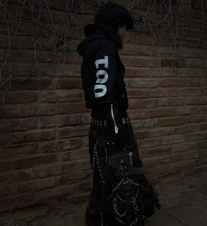 Felpa con cappuccio da uomo streetwear con zip, stampa di lettere e dettagli in strass - Pullover hip-hop retrò oversize per autunno e inverno_voghion.com