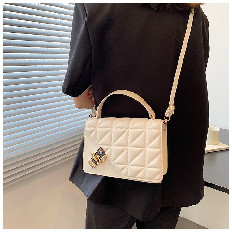 Borsa a tracolla piccola da donna con tracolla a catena, design classico trapuntato, morbida pelle PU, borsa a tracolla quadrata compatta per l'uso quotidiano_voghion.com