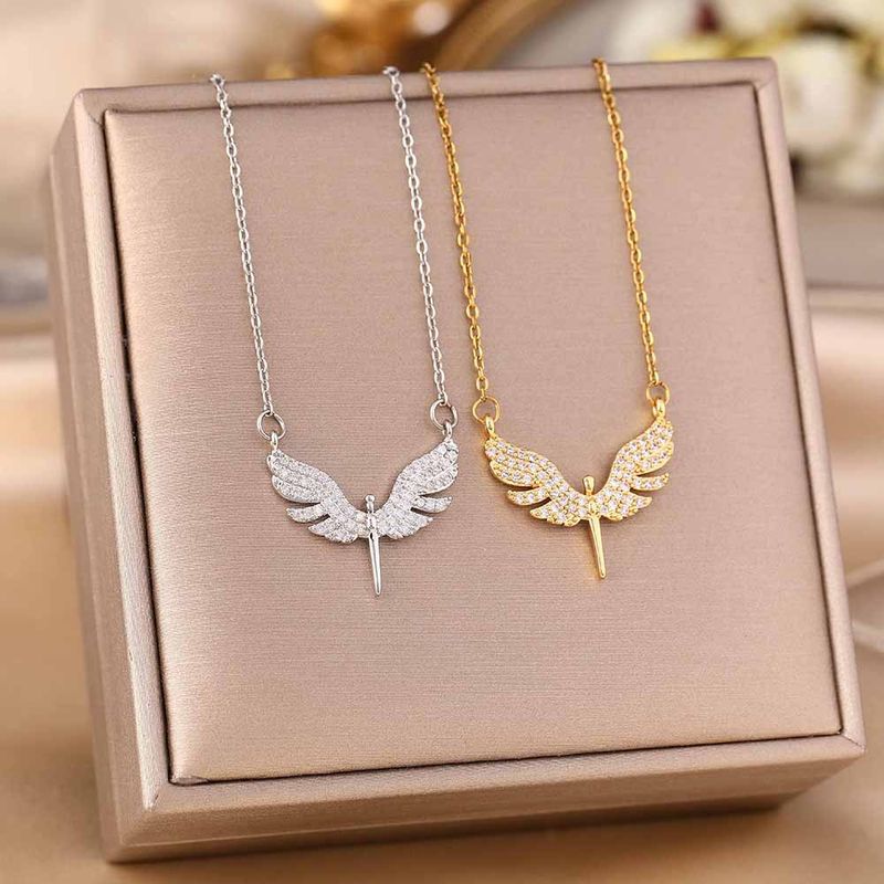 Colar de aço titânio com asas de anjo de zircônia para mulheres, design leve e luxuoso, acessórios de corrente de clavícula que fazem_voghion.com