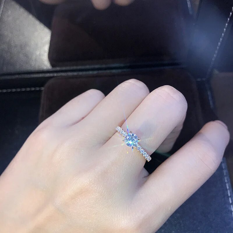 Anelli di fidanzamento con zirconi di cristallo di design alla moda di vendita calda per le donne Anelli di gioielli da donna di moda regalo di nozze femminile_voghion.com