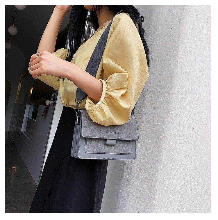 Borsa quadrata piccola smerigliata da donna 2025 con spallacci larghi, borsa a tracolla monospalla alla moda e versatile_voghion.com