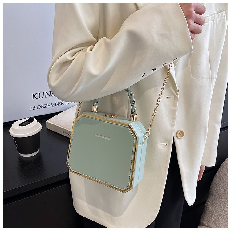 Borsa da donna: borsa a forma di scatola alla moda, semplice, versatile, Celebrity 2023 Nuova borsa a tracolla a catena squisita per donna_voghion.com