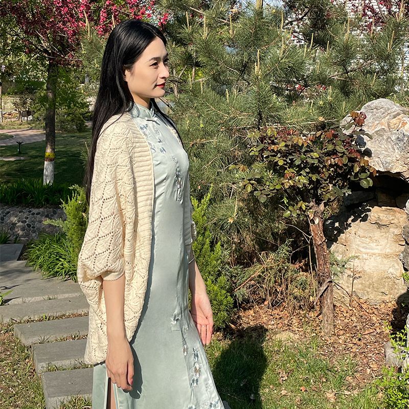 Primavera 2024 ed elegante nuovo Qipao avvolto con scialle per uno stile cinese minimalista per le giovani donne_voghion.com