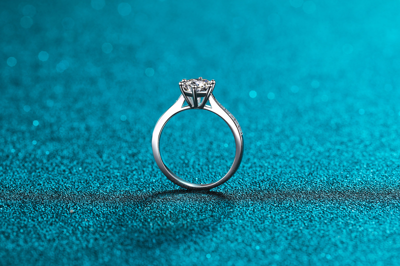 Six Claw Mosang Stone Ring, Pure Silver, High end, Light Luxury, Plating with Pt950 Gold Jewelry for Women in Small and_voghion.com