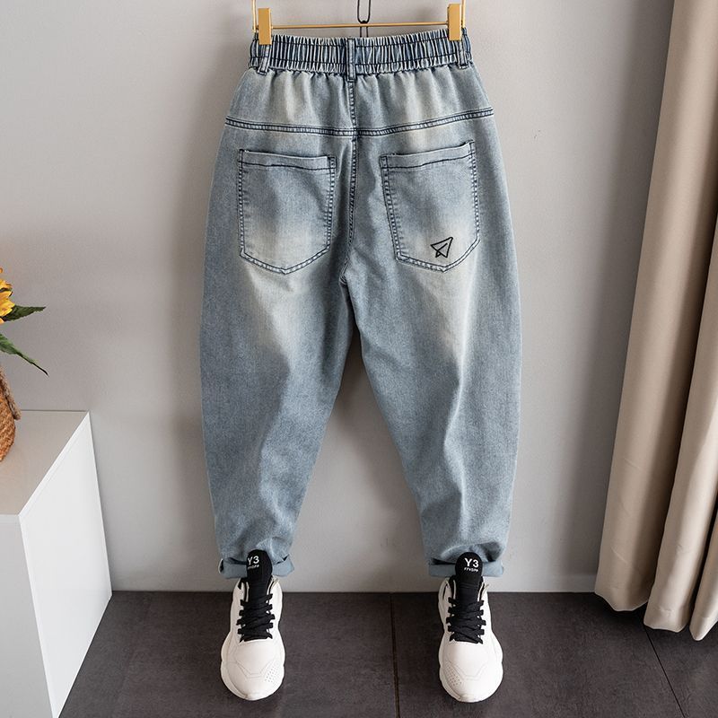 Jeans, marca de hombre, papel de moda, tendencia avión, estampado bordado, corte ajustado elástico y pantalones Harlan casuales versátiles._voghion.com