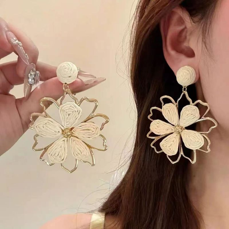 Resort Style Beach Large Flower Raffia High-End Light Luxury Starfish Studs Niche Elegant Earrings_voghion.com