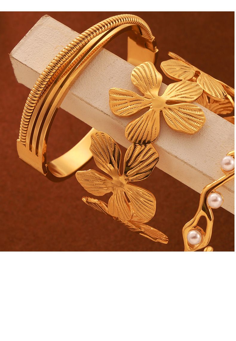 Women's Jewelry Textured Design Cuff Bracelet 18K Gold Plated Stainless Steel Hypoallergenic Lightweight Minimalist Boho Chic Statement Piece_voghion.com