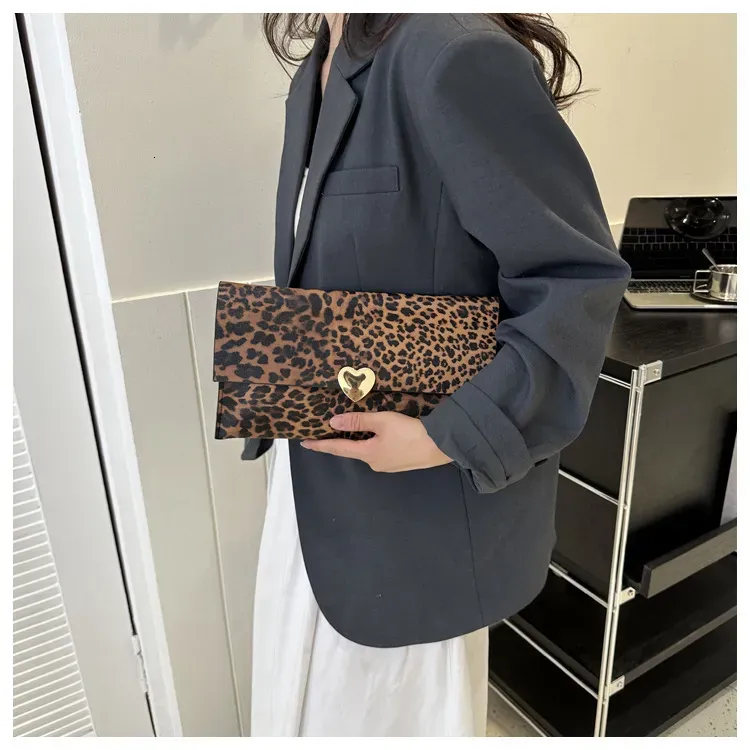 Portafoglio da donna di grande capacità in PU, alla moda, pochette con monete, chiuso, con stampa leopardata e a righe di mucca, 250314l_voghion.com