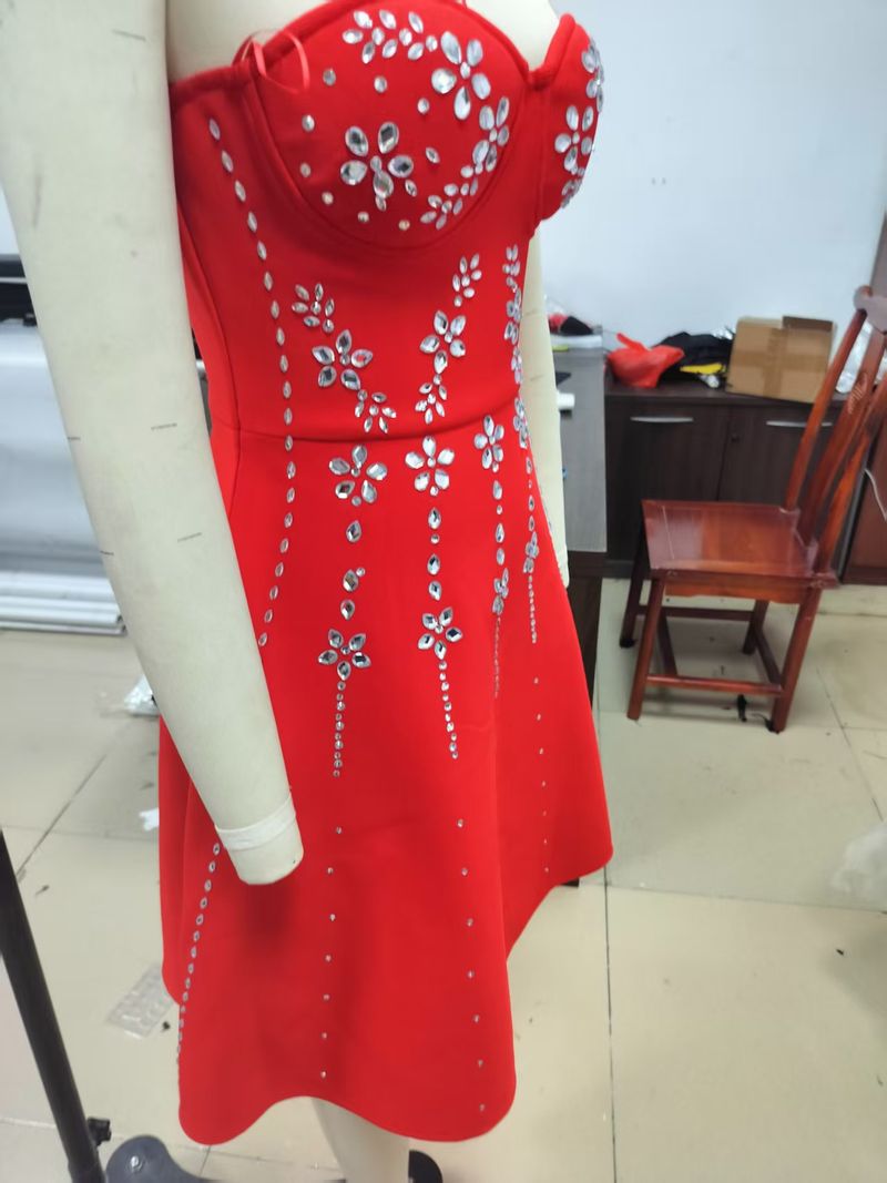 Robe moulante glamour sans bretelles pour fêtes et soirées (S-XL, rouge)_voghion.com