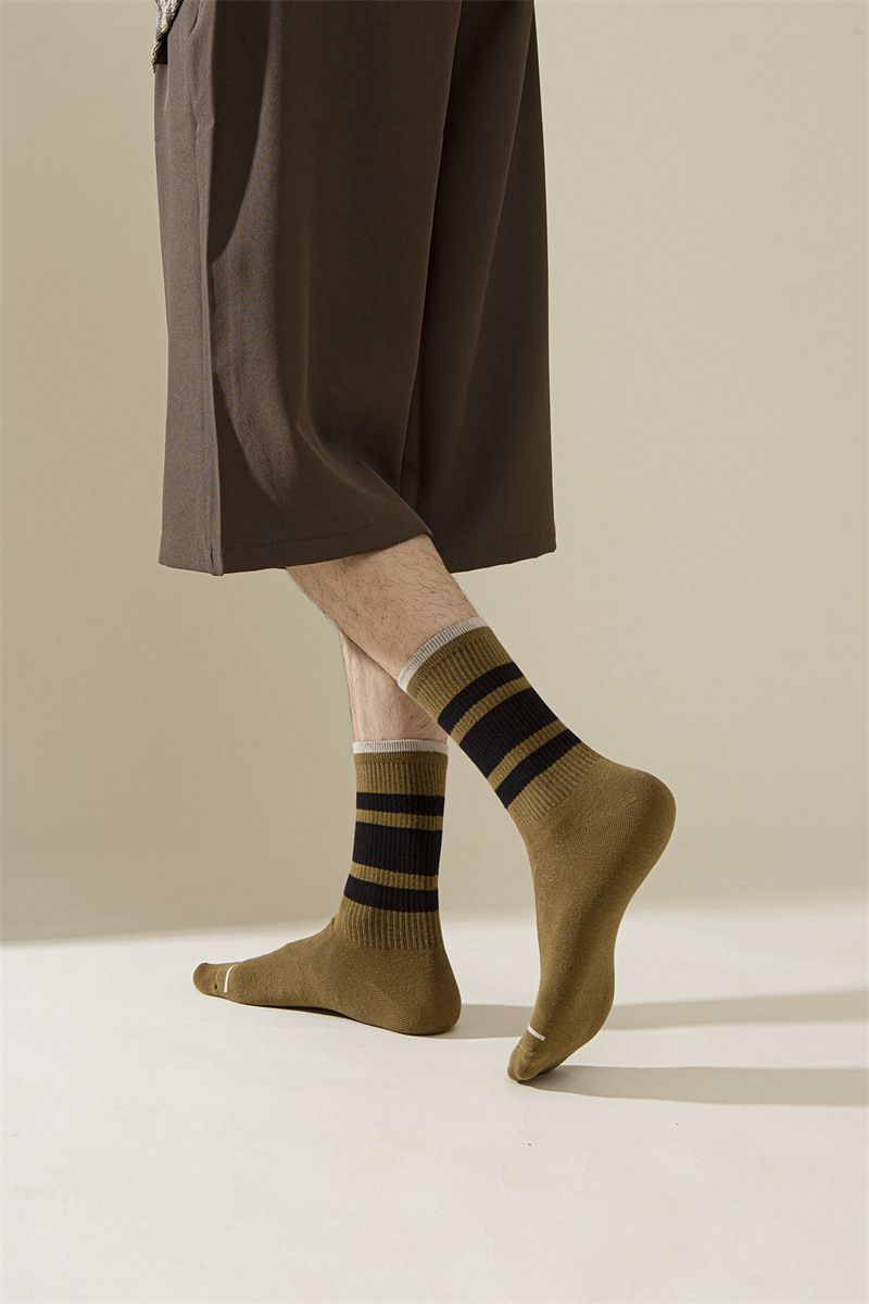 Vidēja garuma zeķes Vīriešu rudens un ziemas kokvilnas zeķes Studentu zilas bumbu sporta zeķes Garas, svītrainas, platas, vienkāršas, modernas, kontrastējošas krāsas_voghion.com