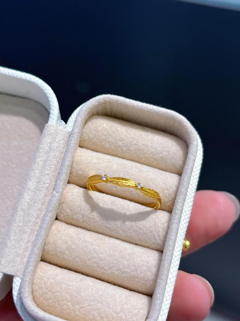 Gioielli in oro sabbia, anello d'amore con piume, design di nicchia femminile leggero e di alta qualità, gioielli in oro simulato resistenti allo sbiadimento_voghion.com