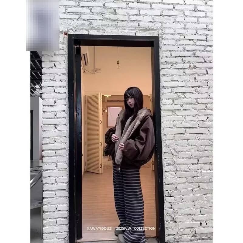 Women's Eco-Friendly Waterproof Faux Fur Jacket - Reversible Winter Coat With Warm Cotton Filling, Hooded Casual Outerwear (Black, Khaki, Red-Brown)_voghion.com