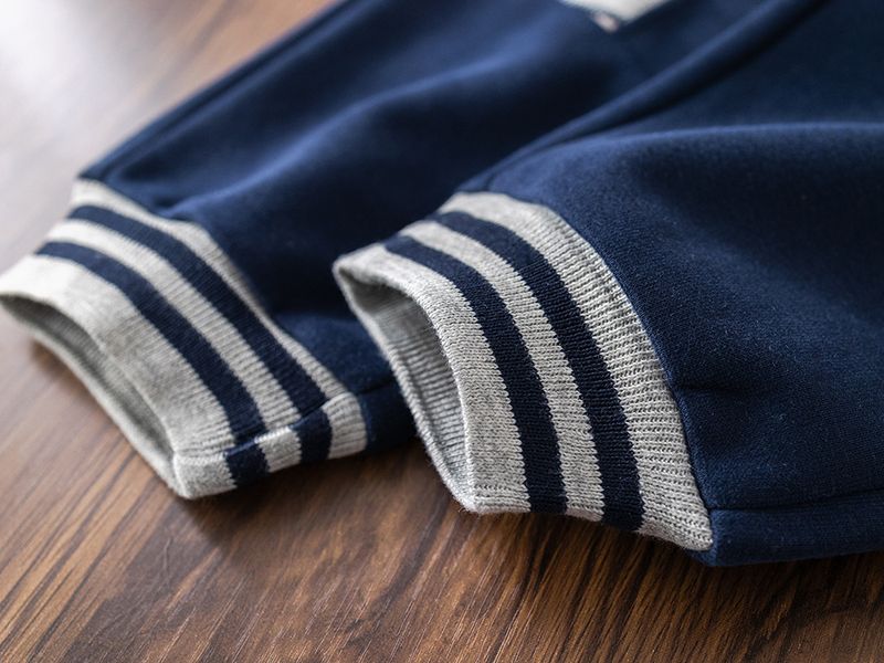 Completo per bambini 2025, nuovo ed elegante set di tre pezzi con giacca da baseball a righe e patchwork a forma di orso per bambini_voghion.com