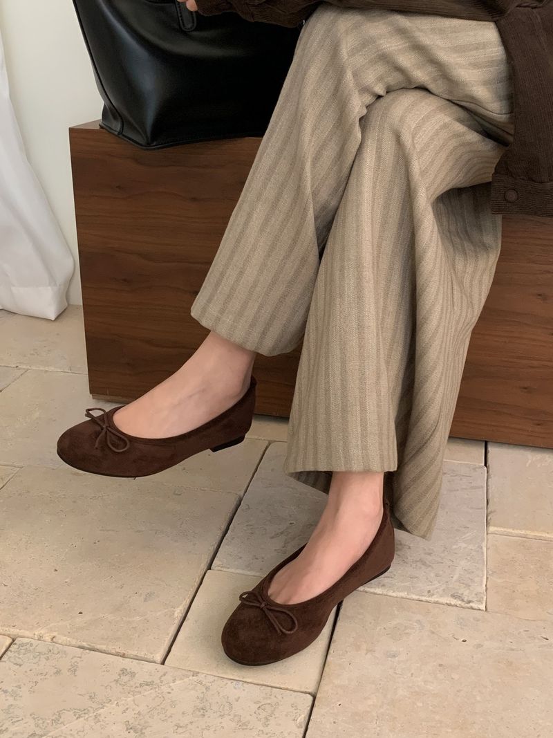 Płaskie buty damskie w stylu francuskim z kwadratowym noskiem, 2025, nowe, z kokardą z płytkiego materiału, aksamitne, pojedyncze, uniwersalne i wygodne, z nadrukiem w panterkę_voghion.com