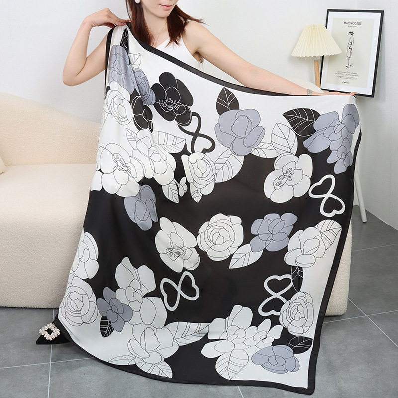 Xiaoxiang Frühling Herbst High-End-Seide Schwarz und Weiß 110 cm große quadratische Li Brokat Polyester Kamelie_voghion.com