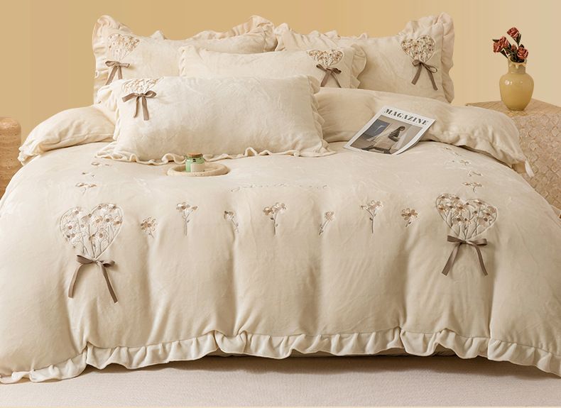 Set di quattro pezzi in velluto di latte, copripiumino invernale spesso e caldo con motivo a farfalla, biancheria da letto in pizzo di velluto corallo_voghion.com