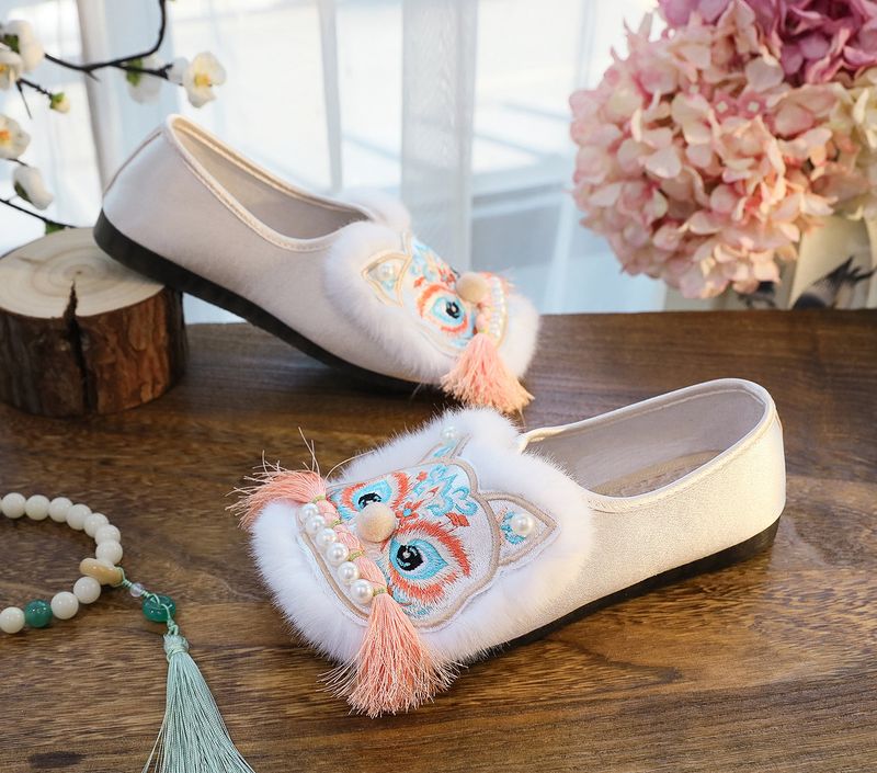 ShoeGlobe 2025 Neue flache Schuhe im chinesischen Stil, Retro-Ethno-Design, bestickt mit Tigerkopf-Motiv für Damen_voghion.com