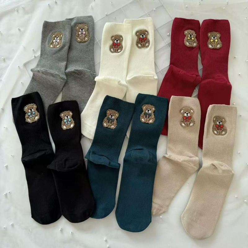 Tabio Sosks Unisex-Accessoires Bärensocken Modische Socken Mittelrohr-Doppelstift-Socken Einfarbig Schwarz-Weiß-Socken_voghion.com
