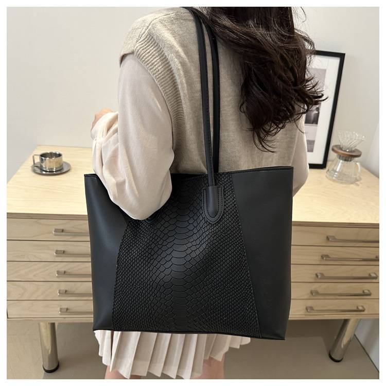 Large-capacity Simple Portable Tote Bag New Autumn And Winter Joker Advanced Commuter One-shoulder Underarm Bag_voghion.com